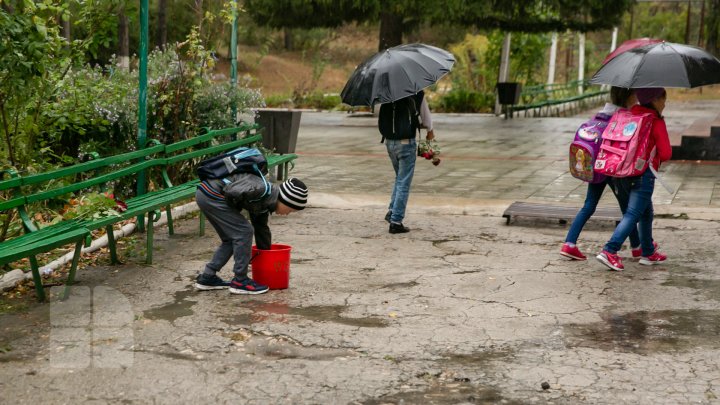 Instituţiile de învăţământ din ţară, în aşteptarea foştilor absolvenţi. IMAGINI CARE ÎŢI VOR RĂSCOLI AMINTIRI (FOTOREPORT)