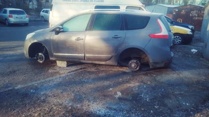 Dimineaţă cu GHINION pentru un şofer din Capitală. A rămas fără cuvinte când şi-a văzut maşina. Vezi ce s-a întâmplat (FOTO)