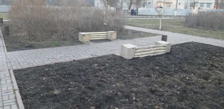 Unii făuresc, alţii distrug. Un parc din Ungheni, VANDALIZAT (FOTO)