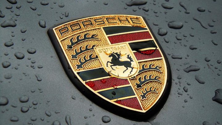 Vânzări record pentru Porsche în 2019, graţie SUV-urilor Macan şi Cayenne