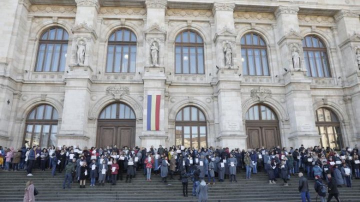 Protestul judecătorilor din Bucureşti: şi-au suspendat activitatea, nemulţumiţi de anularea pensiilor de serviciu