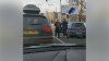 REGLĂRI DE CONTURI în trafic. Doi şoferi s-au luat la harţă pe o stradă din Capitală (VIDEO)