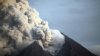 IMAGINI SPECTACULOASE! În Indonezia a început să erupă cel mai activ vulcan (VIDEO) 