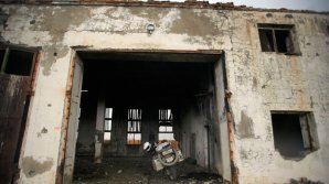 Cu frica-n sân prin Capitală: Clădirile abandonate prezintă un adevărat pericol pentru locuitori