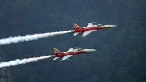 Studiu: Scăderea altitudinii la care zboară avioanele ar putea reduce semnificativ emisiile de noxe