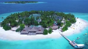 Turistă arestată pentru că se plimba pe stradă în constum de baie