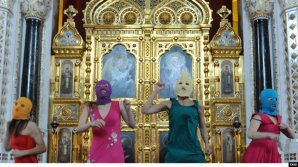 Poliția rusă a oprit cu forța filmarea unui nou video Pussy Riot la Sankt Petersburg