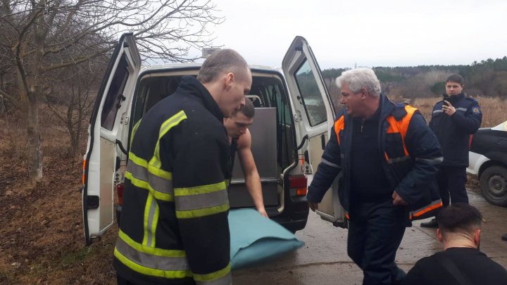 O fată de 18 ani, salvată de la înec. Copila a fost transportată la spital (VIDEO) 