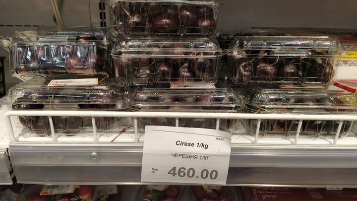 "O cireaşă?": Preţul cosmic al cireşelor vândute într-un supermarket din Capitală (FOTO)