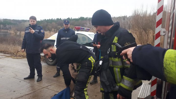 O fată de 18 ani, salvată de la înec. Copila a fost transportată la spital (VIDEO) 