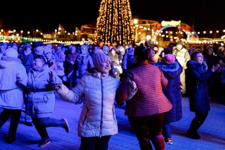 De Sfântul Valentin, iubirea a plutit în aer la Orhei și Taraclia. Vezi cum au sărbătorit îndrăgostiţii (FOTO)