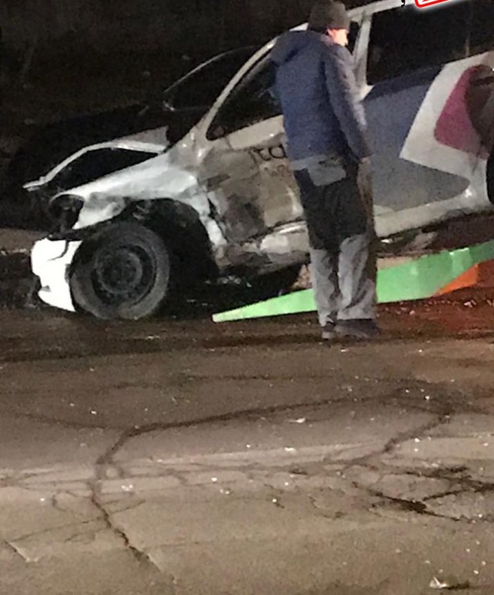 ACCIDENT DE GROAZĂ în Capitală, cu implicarea a trei maşini şi a unui microbuz (FOTO) 