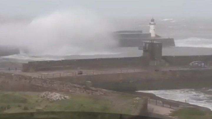 Jumătatea de vest a Europei se confruntă cu două furtuni puternice. În Anglia a plouat într-o zi cât într-o lună