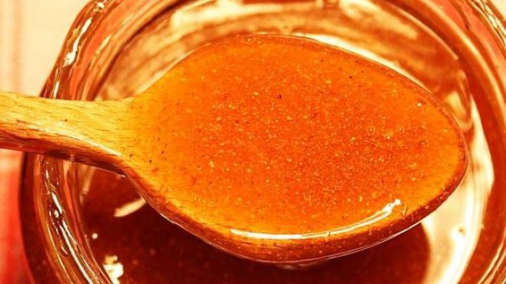 E bine să ştii! Turmeric şi miere, antibioticul natural împotriva răcelii și gripei