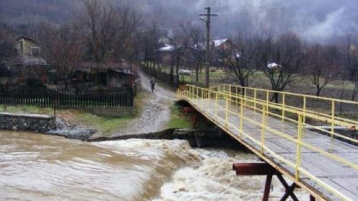 România: Cod galben de inundaţii şi depăşiri ale Cotelor de atenţie