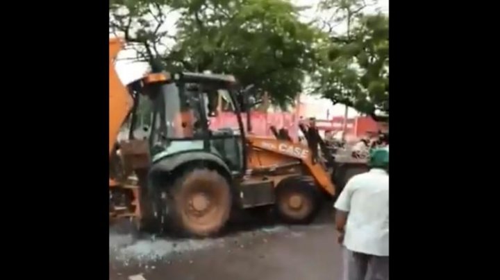 Un senator din Brazilia, împușcat după ce a intrat cu un buldozer în polițiștii care protestau (VIDEO)