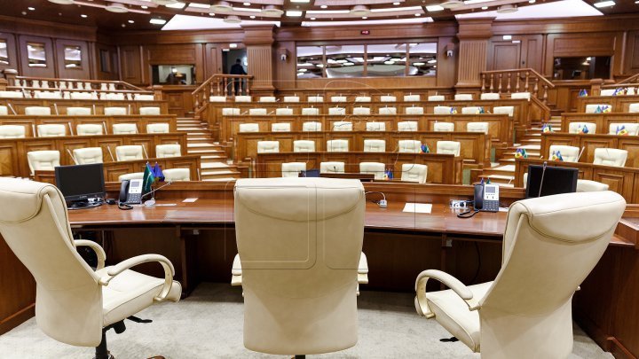 Platforma DA şi PDM nu pupă niciun loc în Parlament la următoarele alegeri. Vezi ce formaţiuni ar intra în Legislativ 