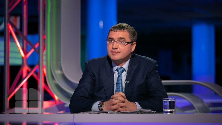 Ce salariu are Renato Usatîi. Cum se descurcă cu banii