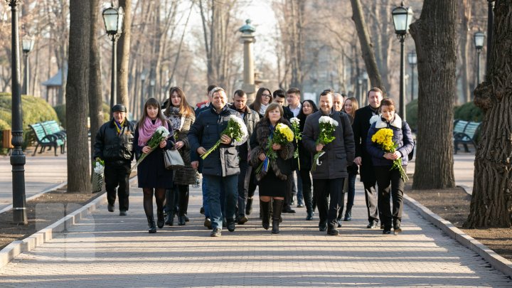 Omagiu lui Grigore Vieru. Regretatul poet ar fi împlinit astăzi 85 de ani (FOTOREPORT)