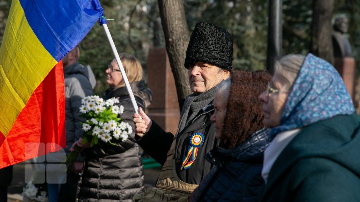 Omagiu lui Grigore Vieru. Regretatul poet ar fi împlinit astăzi 85 de ani (FOTOREPORT)