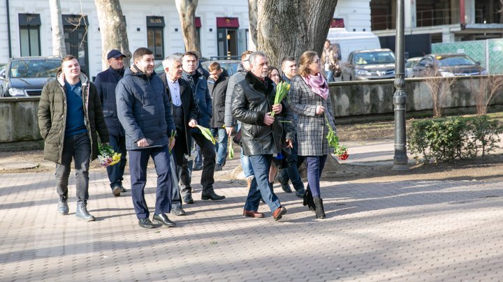 Omagiu lui Grigore Vieru. Regretatul poet ar fi împlinit astăzi 85 de ani (FOTOREPORT)