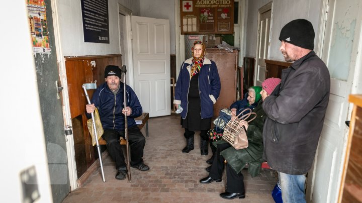 LA POŞTĂ, CA ÎN EVUL MEDIU: Oficiile din Drăsliceni şi Ratuş sunt pline de şobolani (FOTOREPORT)