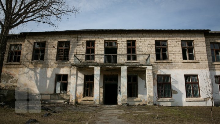 LA POŞTĂ, CA ÎN EVUL MEDIU: Oficiile din Drăsliceni şi Ratuş sunt pline de şobolani (FOTOREPORT)