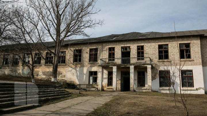 LA POŞTĂ, CA ÎN EVUL MEDIU: Oficiile din Drăsliceni şi Ratuş sunt pline de şobolani (FOTOREPORT)