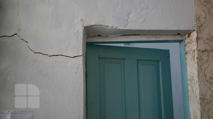 LA POŞTĂ, CA ÎN EVUL MEDIU: Oficiile din Drăsliceni şi Ratuş sunt pline de şobolani (FOTOREPORT)