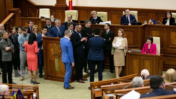 Show Must Go On. Şedinţa plenară a Parlamentului din 21.02.2020 (FOTOREPORT)