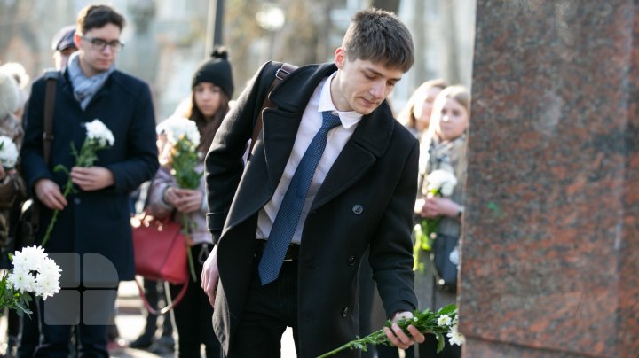 Omagiu lui Grigore Vieru. Regretatul poet ar fi împlinit astăzi 85 de ani (FOTOREPORT)