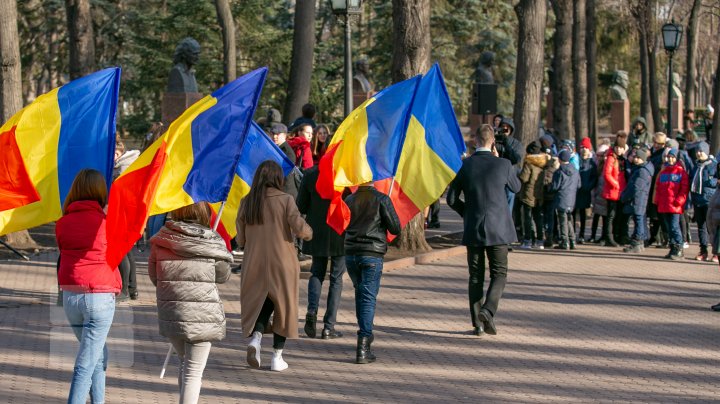 Omagiu lui Grigore Vieru. Regretatul poet ar fi împlinit astăzi 85 de ani (FOTOREPORT)