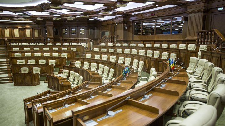 CEC a anunțat câte persoane candidează pentru cele 101 de mandate de deputat în Parlamentul Republicii Moldova