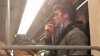 Un tânăr, arestat după și-a lins degetele, apoi le-a șters intenţionat pe bara unui metrou (VIDEO)