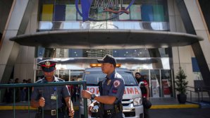 Un fost agent de pază a luat 30 de ostatici într-un centru comercial din Manila