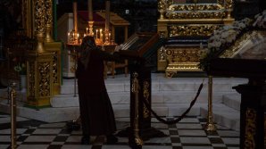 ŞI PREOŢII LUPTĂ CU COVID-19: Icoanele sunt dezinfectate, iar încăperile - aerisite