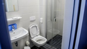 Situație halucinantă în Lituania. Un bărbat şi-a închis soția în baie, de frică să nu aibă coronavirus