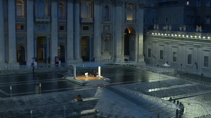 MOMENT SPECIAL la Vatican. Papa Francisc binecuvântează oamenii de pretutindeni, în contextul pandemiei de coronavirus (VIDEO)