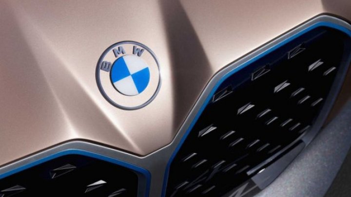 BMW a schimbat design-ul siglei pe care a folosit-o timp de 20 de ani  