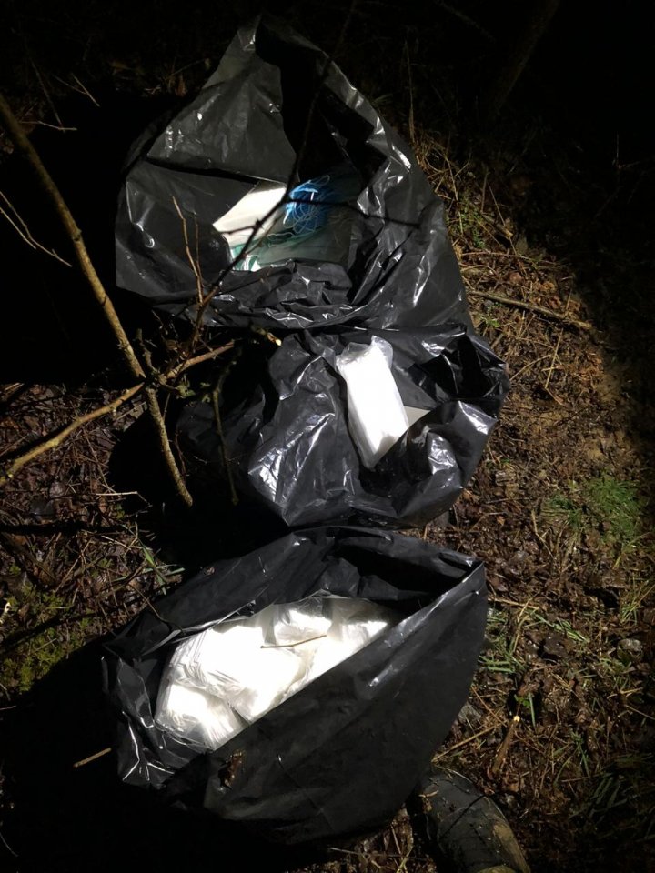 Tentativă de contrabandă cu măşti medicinale, contracarată la frontiera româno-ucraineană (FOTO/VIDEO)