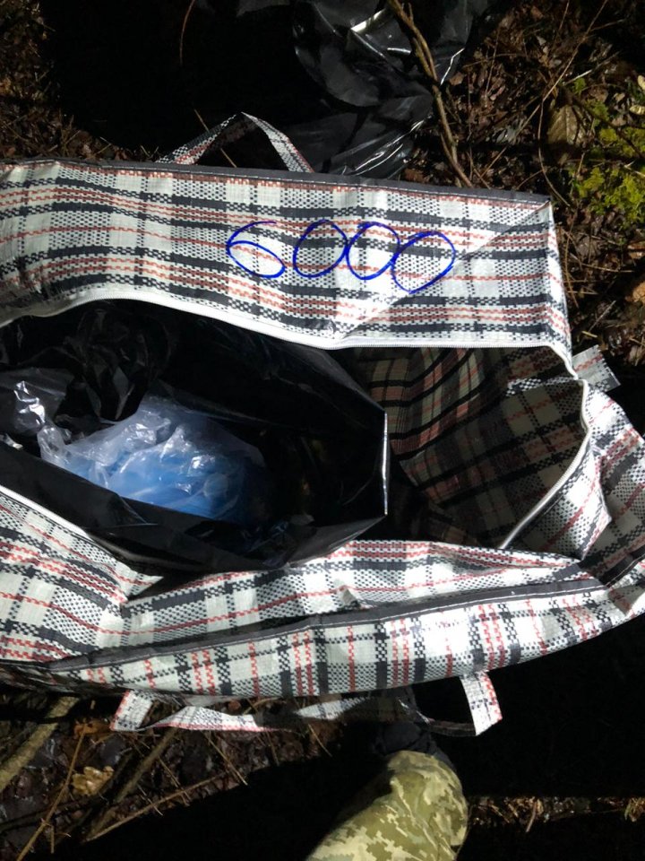 Tentativă de contrabandă cu măşti medicinale, contracarată la frontiera româno-ucraineană (FOTO/VIDEO)