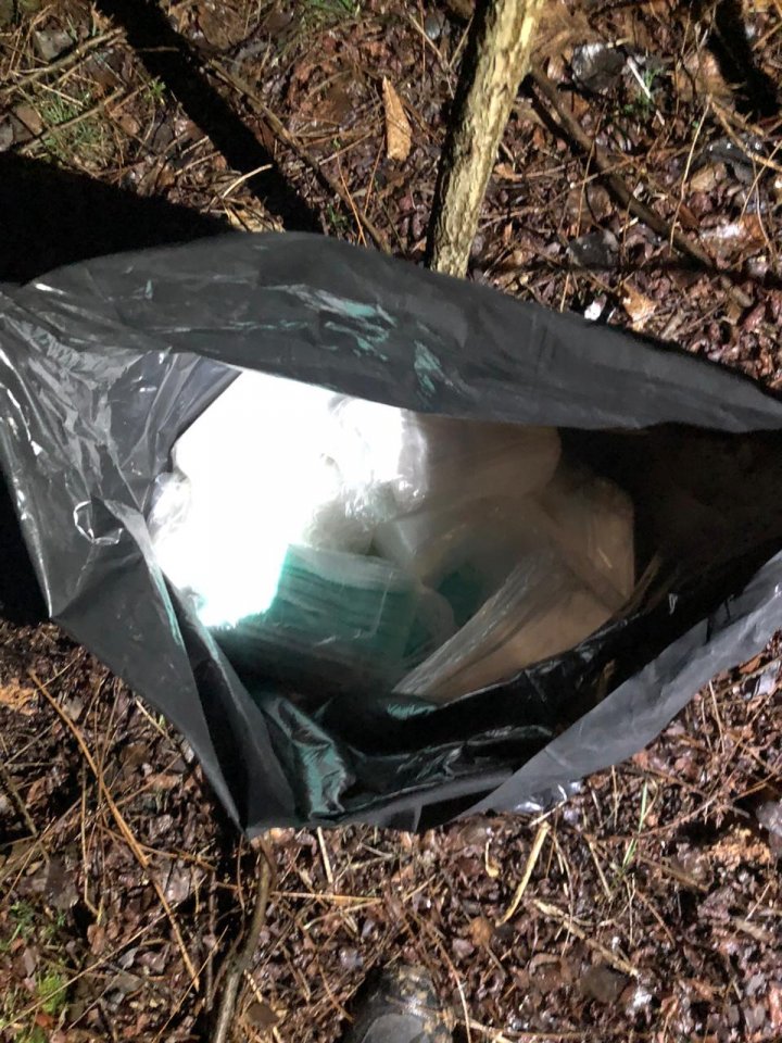 Tentativă de contrabandă cu măşti medicinale, contracarată la frontiera româno-ucraineană (FOTO/VIDEO)