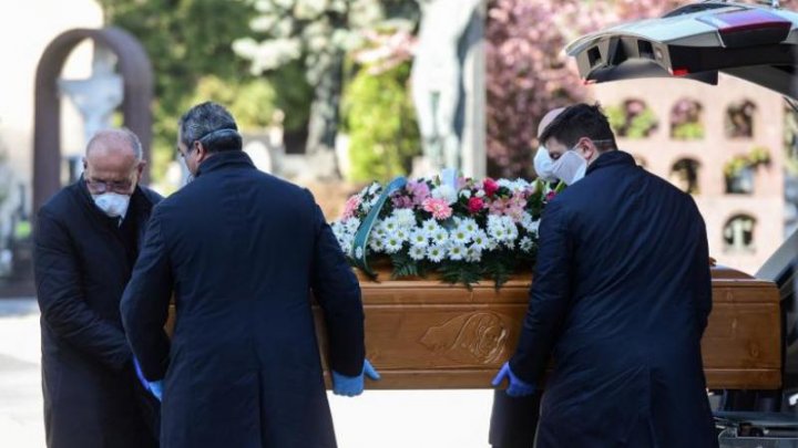 Coronavirus: Guvernul spaniol blochează preţurile serviciilor funerare