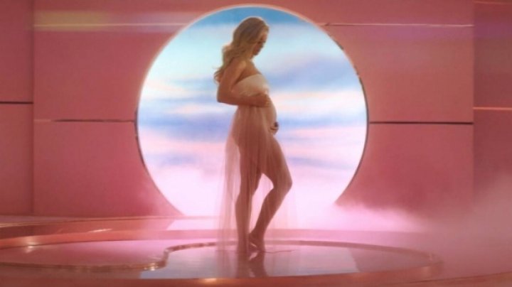 Cântăreaţa Katy Perry este însărcinată! Modul inedit prin care a dat vestea (VIDEO)