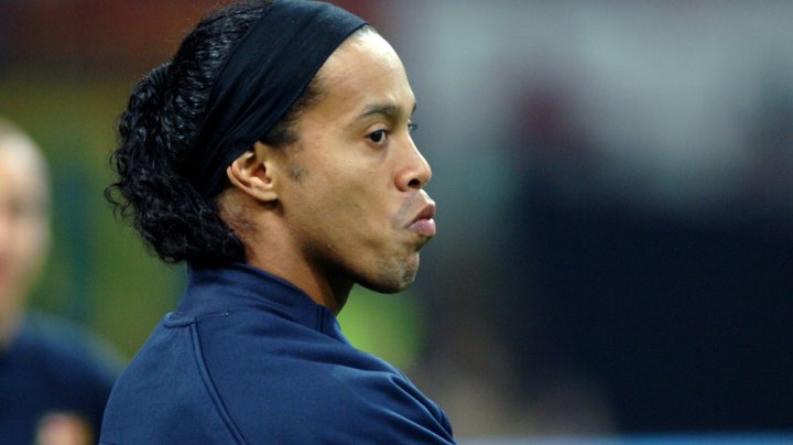 Ronaldinho, cercetat de autorităţile din Paraguay pentru faptul că a intrat în ţară cu un paşaport fals