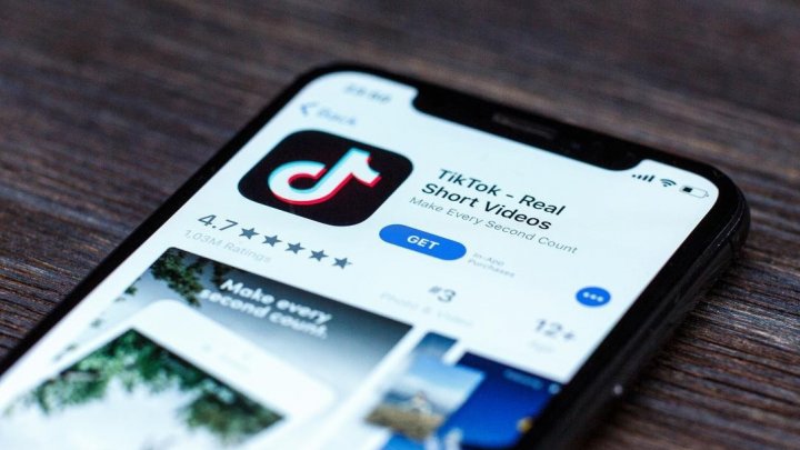 TikTok şi alte aplicaţii populare de iOS accesează datele utilizatorilor fără acordul lor