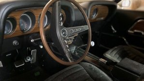 Un bolid în stare ideală, descoperit de un bărbat în garajul pe care tocmai îl cumpărase