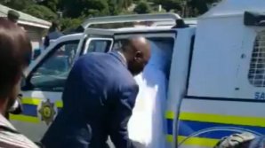 Mirii și toți nuntașii, arestați pentru încălcarea restricțiilor impuse în Africa de Sud din cauza coronavirusului (VIDEO)