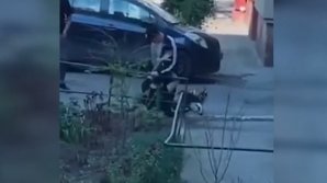 BĂTAIE în curtea unui bloc din Capitală. Doi adolescenți s-au luat la pumni (VIDEO)