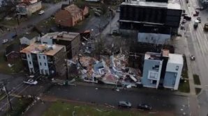 Tornadele au făcut PRĂPĂD în SUA: Peste 30 de morți, case distruse, copaci scoşi din rădăcină și maşini răsturnate